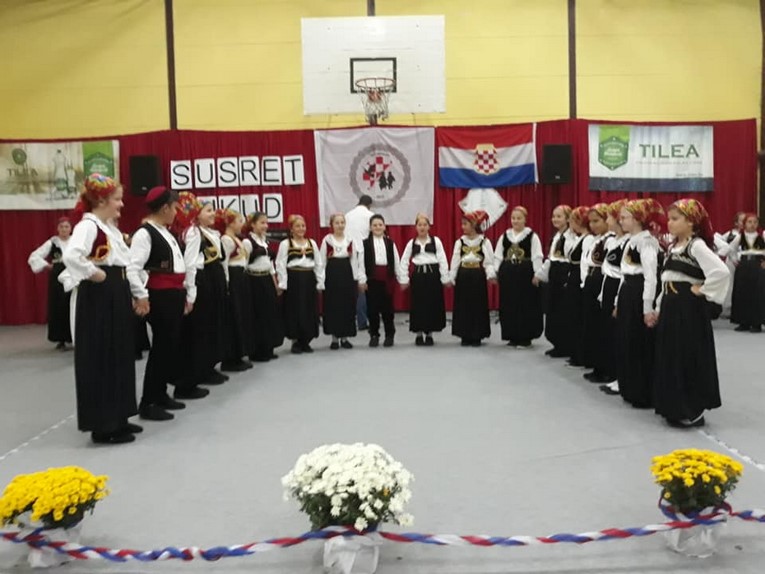 folklor djeca gromiljak