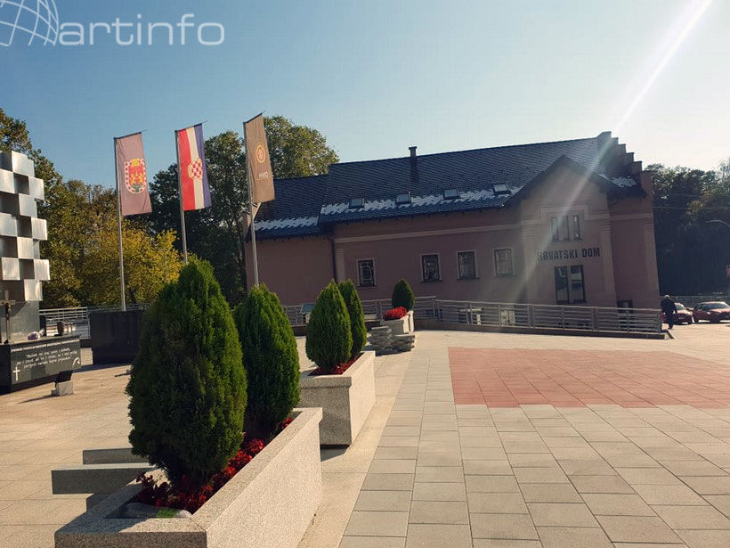 kis centar trotoar spomenik