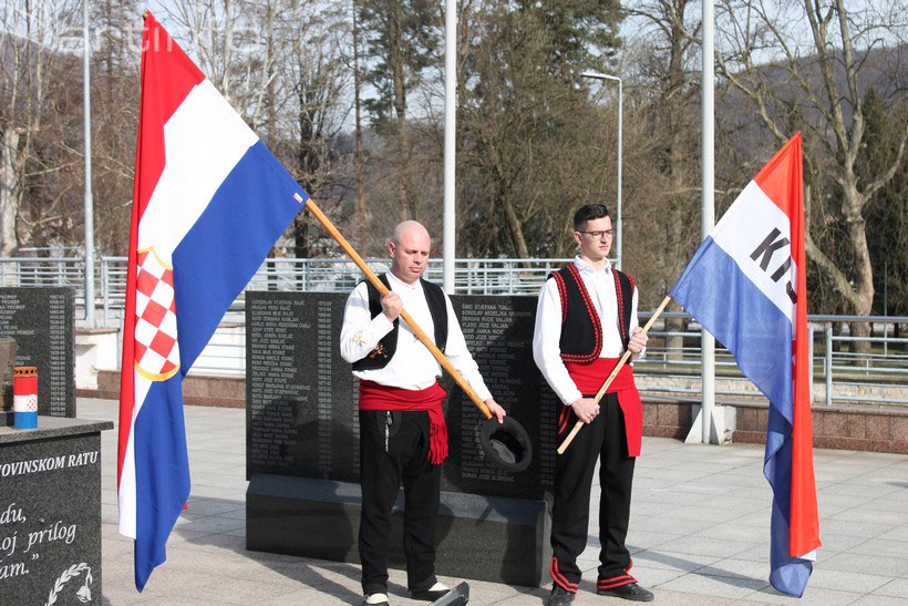 spomenik poklade zastave