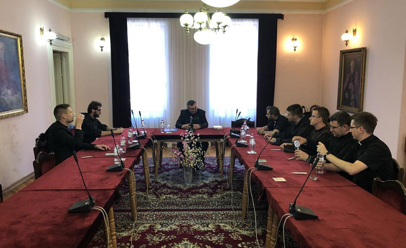 svecenici kardinal mladi