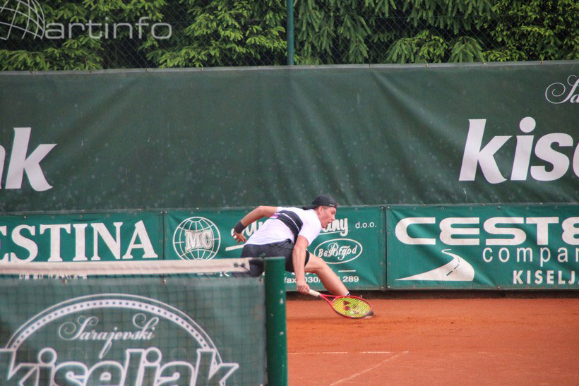 tenis akcija 19