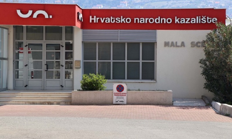 HNK-MALA-SCENA1.jpg