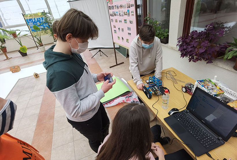 robotika ucenici kis