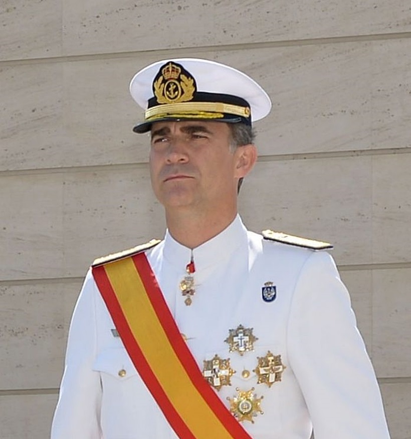 Felipe_VI_-_14.07.11-Escuela_Marina-1-San_Fernando-edit-696x1205.jpg