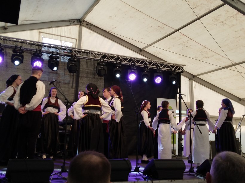 kresevo folklor djeca nastup rh