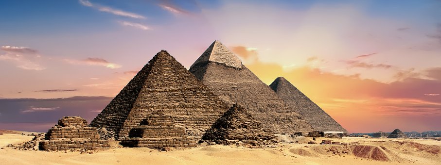 pyramids-2371501__340.jpg