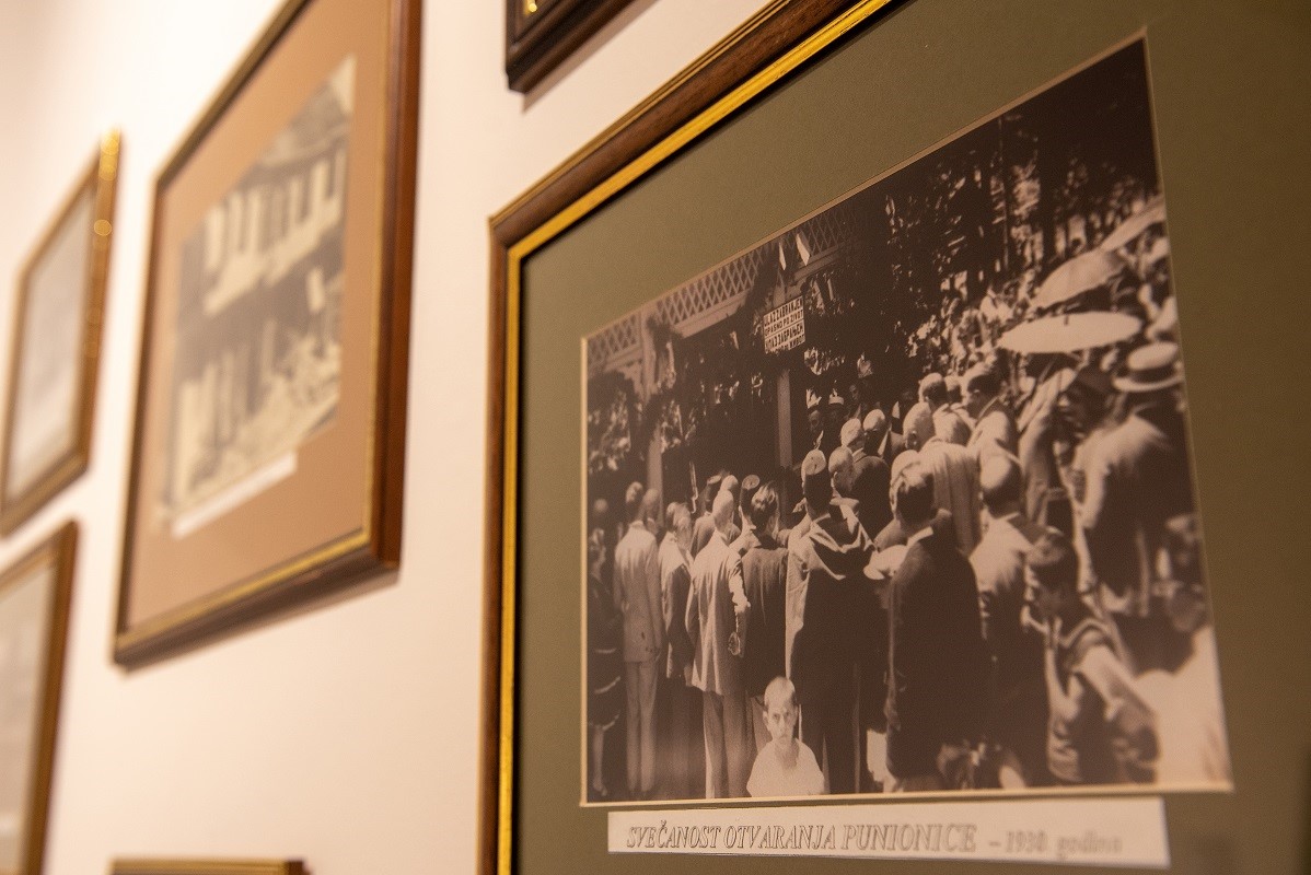thumbnail_Sarajevski_kiseljak__Izlozba_130_godina_u_kapi_vode_07.jpg