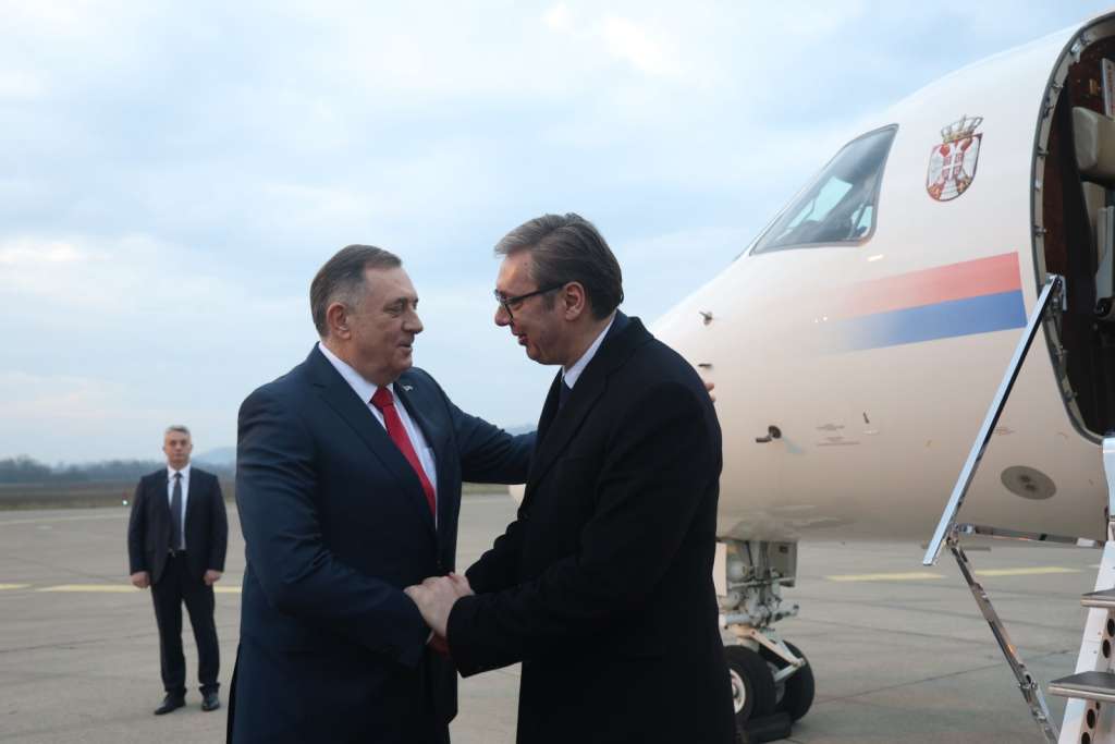 dodik_vucic_avion.jpg
