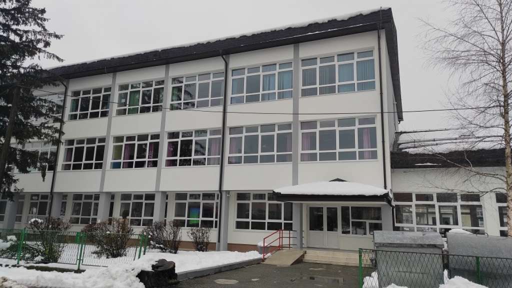 skola-hnz.jpg