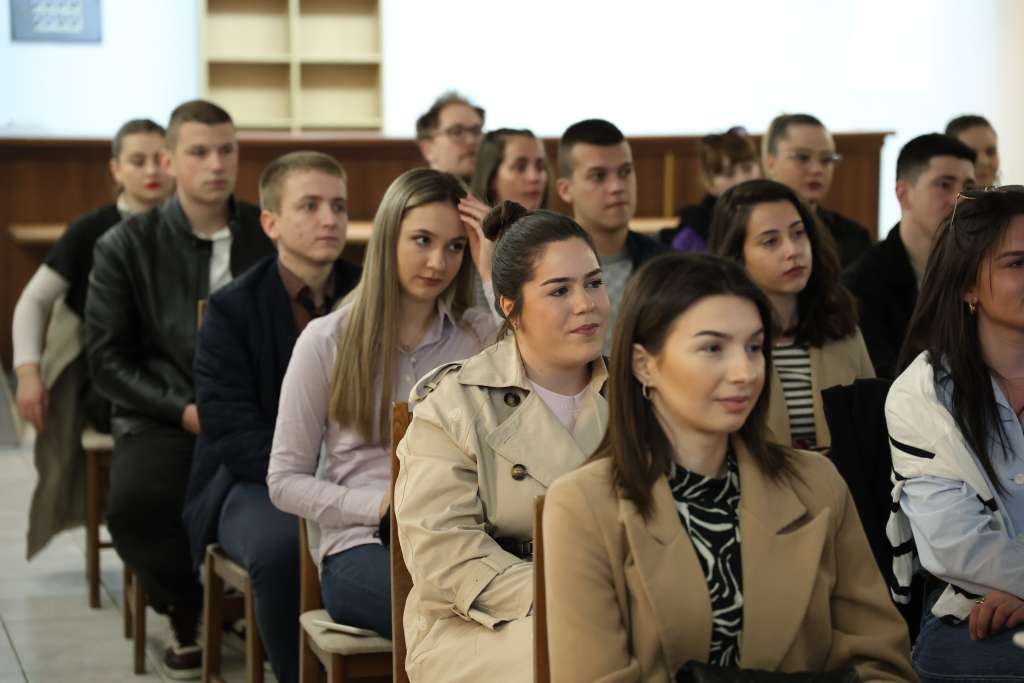 studenti_mladi.jpg