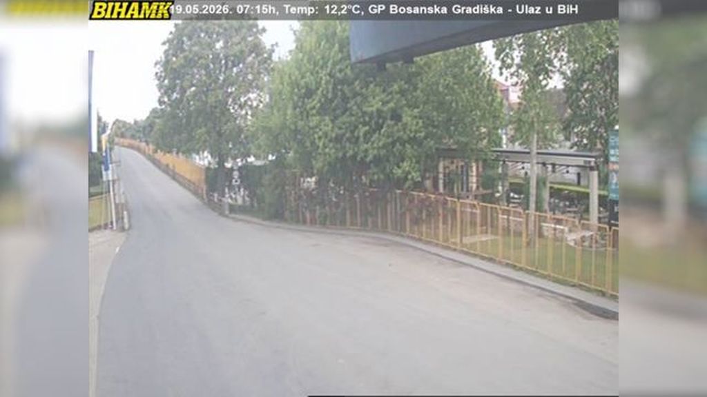 63318031-zbog-pada-mosta-stao-promet-na-granici-s-bih.jpg