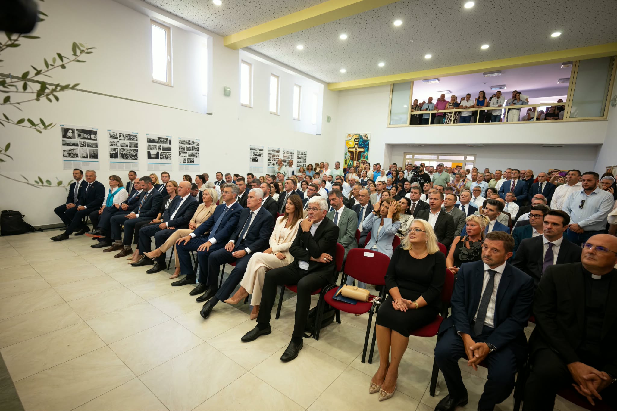 721e56ba-fb5c-4c67-b32b-8bcdef72666d.jpg