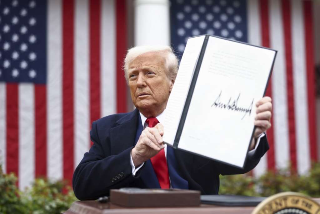 trump_carine_potpis.jpg